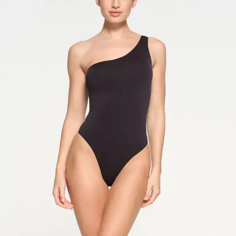 SKIMS Essential One Shoulder Bodysuit - Onyx, Size Large/XLarge, $68
